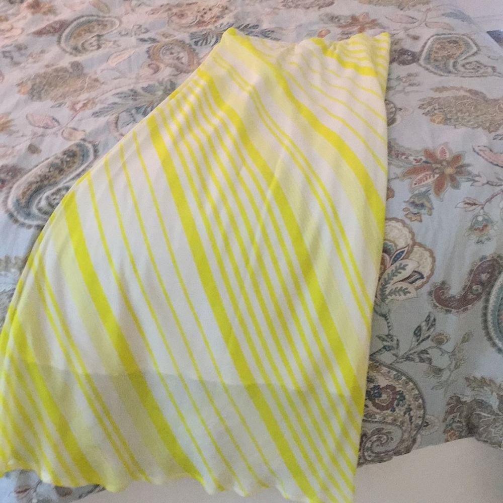 Stretch waist long skirt with see thru.bottom
